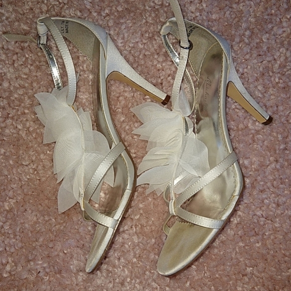 Ivory heels - Picture 4 of 5